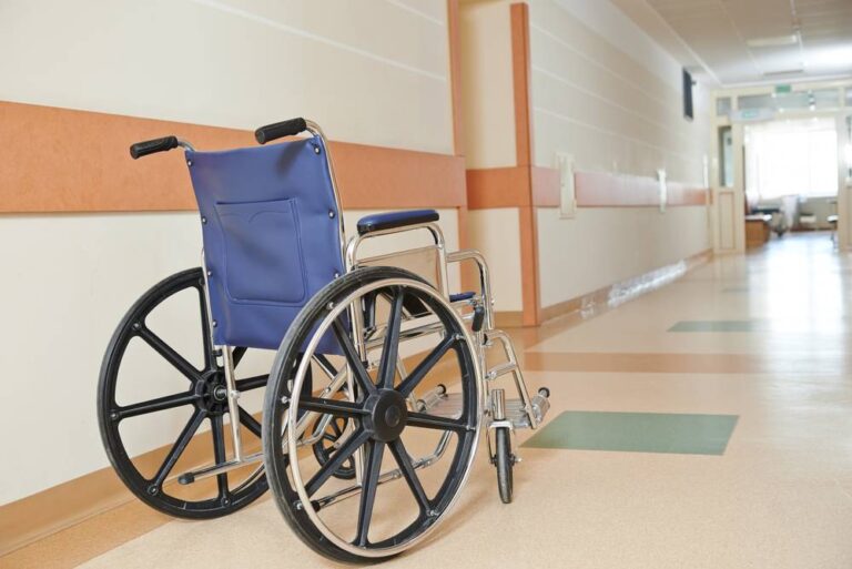 A wheelchair in an hospital hallway