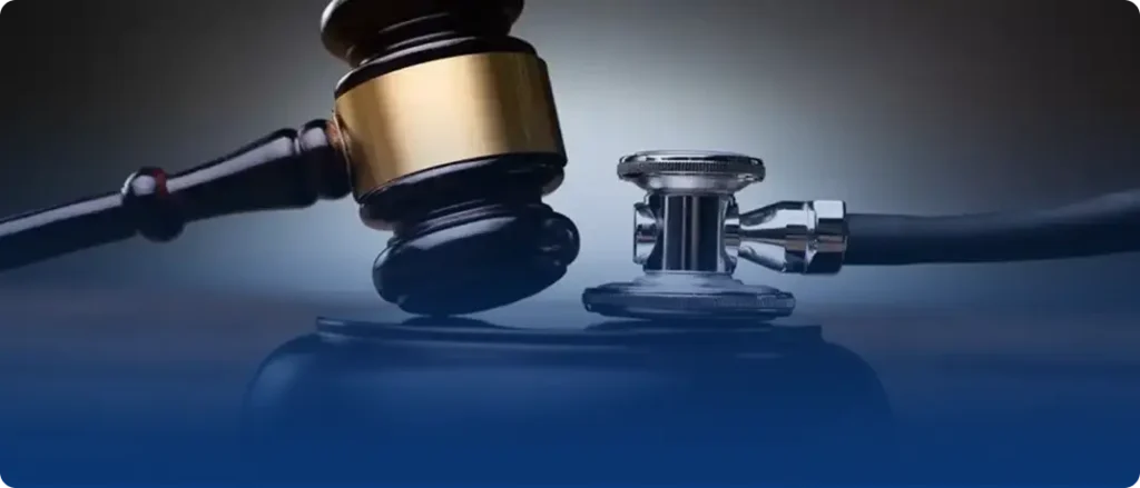 Judge's gavel and medical stethoscope symbolizing medical malpractice law